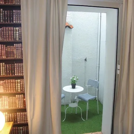 I Apartment *